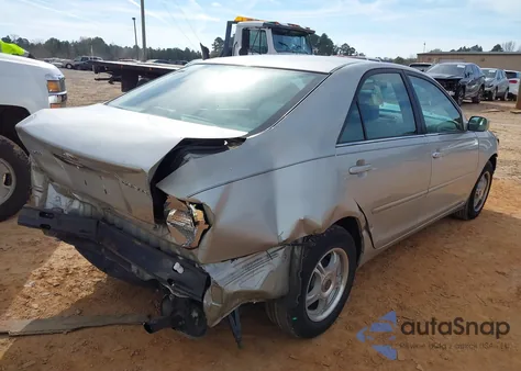 2004 Toyota Camry Le z USA, uszkodzony, nr VIN 4T1BE32K64U926388